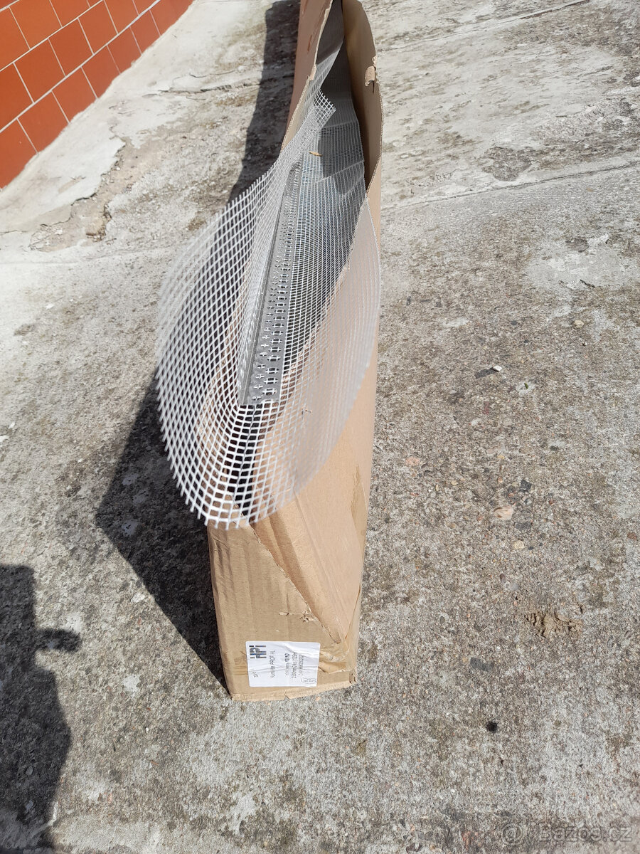 Prodám rohovou lištu 10/10 - 2,5m - 3