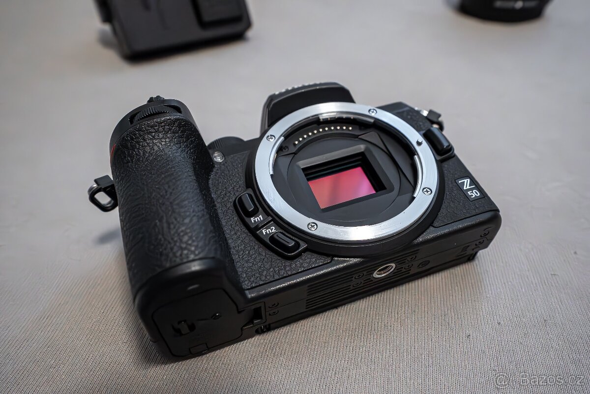 Prodám Nikon Z50 + 2 objektivy (16-50mm a 12-28mm) + přísluš - 3