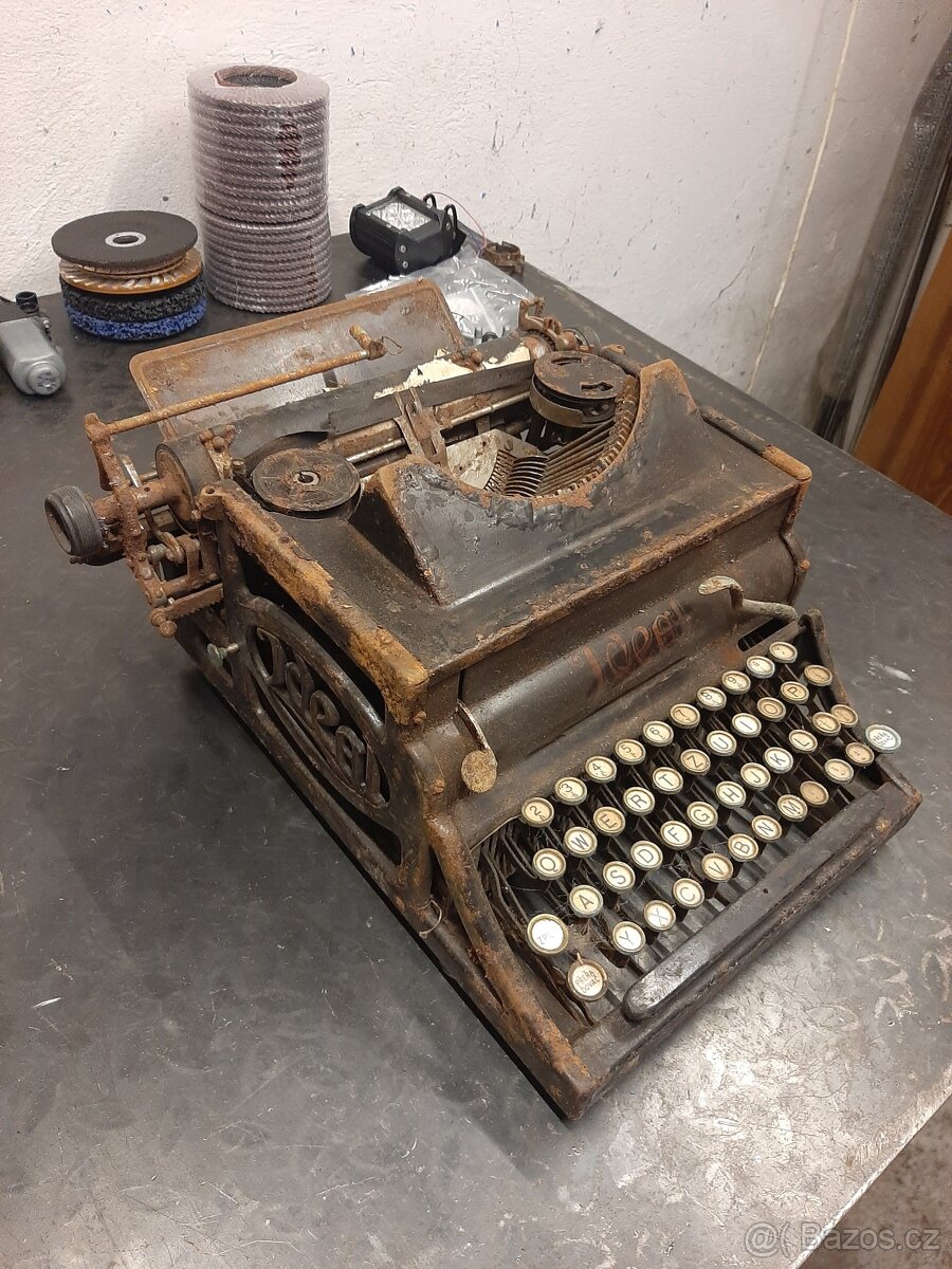 Psací stroj IDEAL - 3