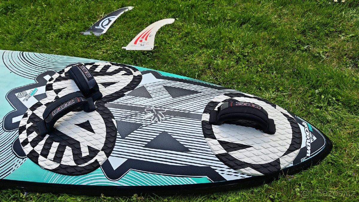 Windsurfing plovák v super stavu. - 3