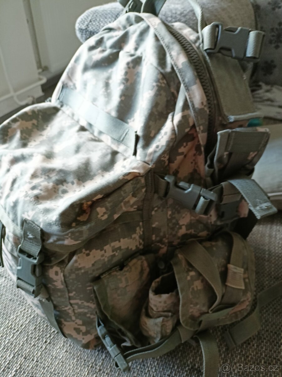 US Army batoh molle assault pack v UCP - 3