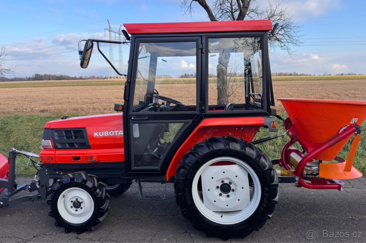 Japonský traktor KUBOTA GL 21 Diesel motor 3 válec, 21HP - 3