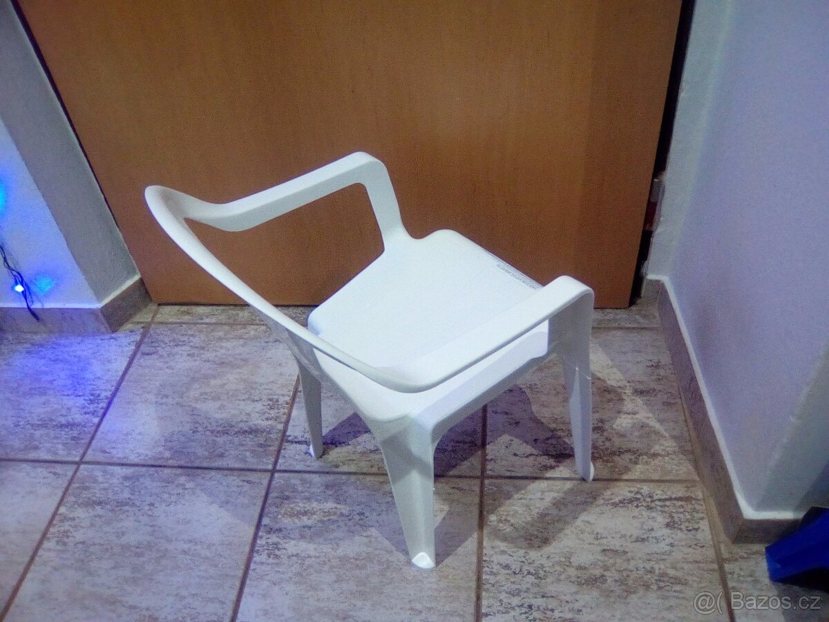 Plastová dětská židlička židle bílá - 3