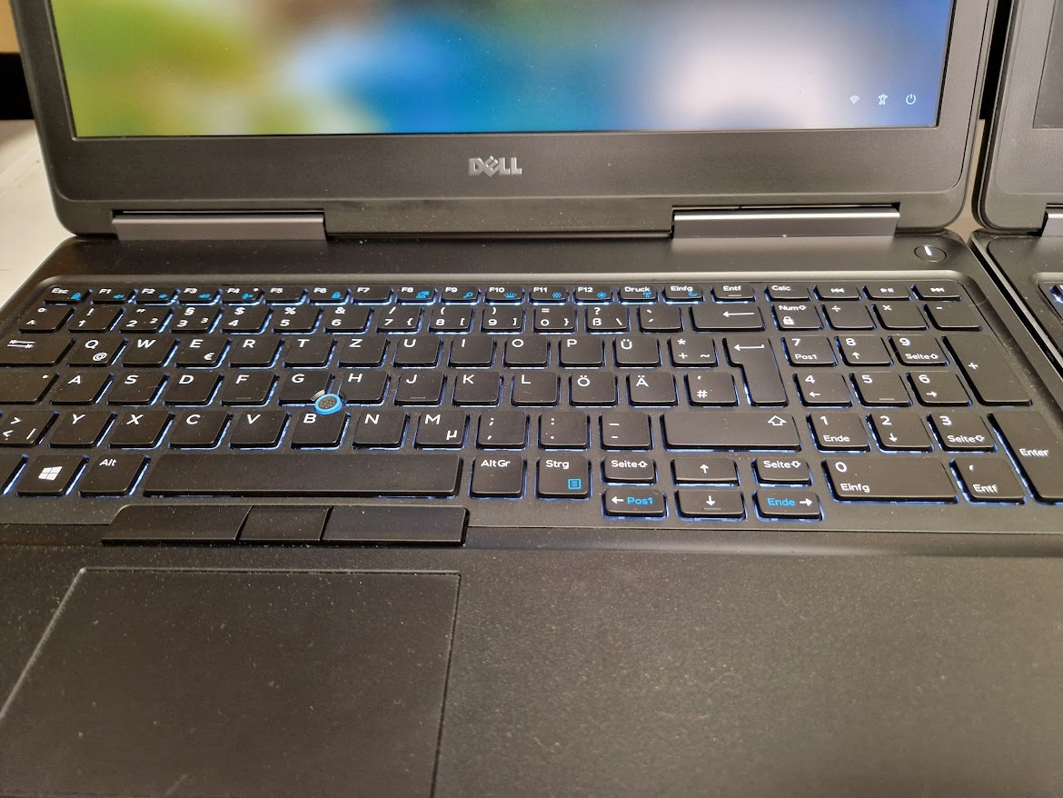 Dell Precision 7510 /15,6"/Core i7/16GB/512GB/2GB nVidia GP - 3
