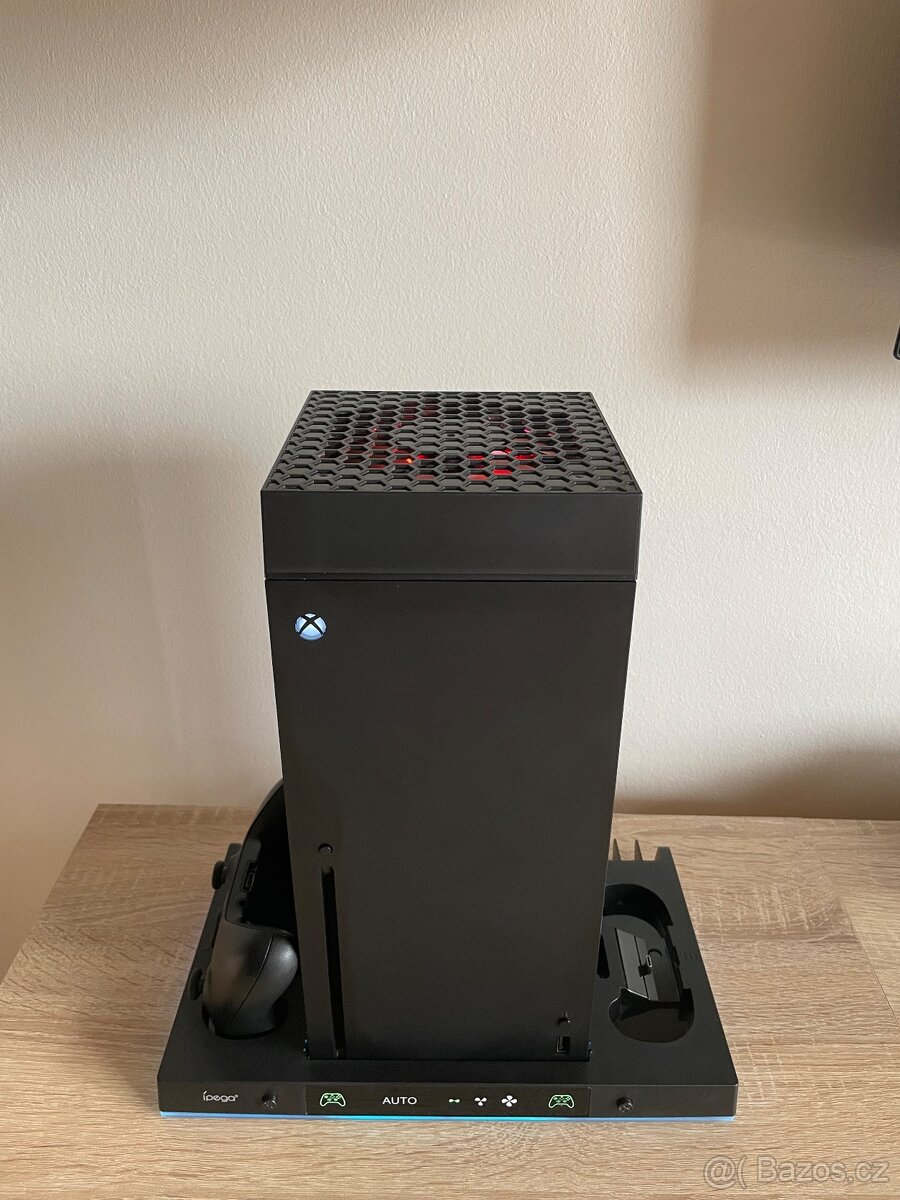 iPega multifunkční nabíjecí stojan - Xbox series X - 3