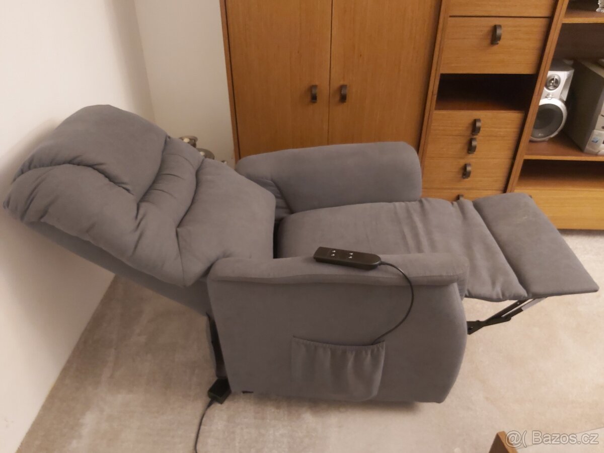 SENIORSKÉ ELEKTRICKÉ KŘESLO - 3