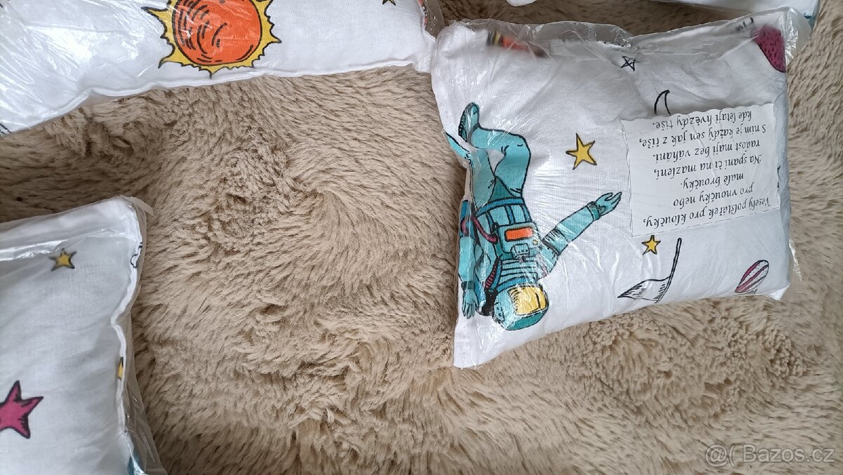 Polštářek, děti, vesmír - 3