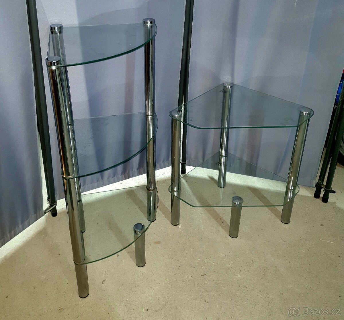 Rohové skleněné stolky/regály - 3