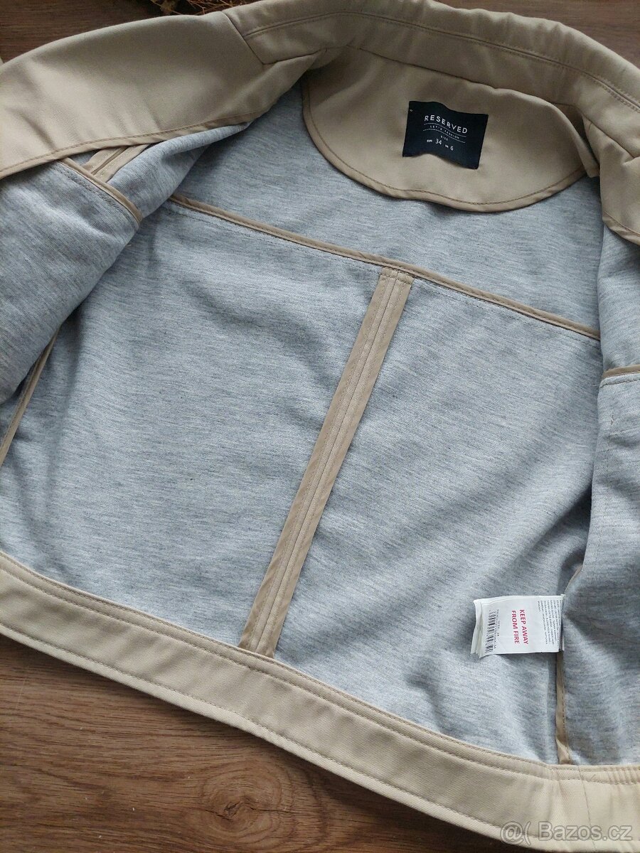 Vel. XS/S Reserved béžová crop bunda s kapsami - 3