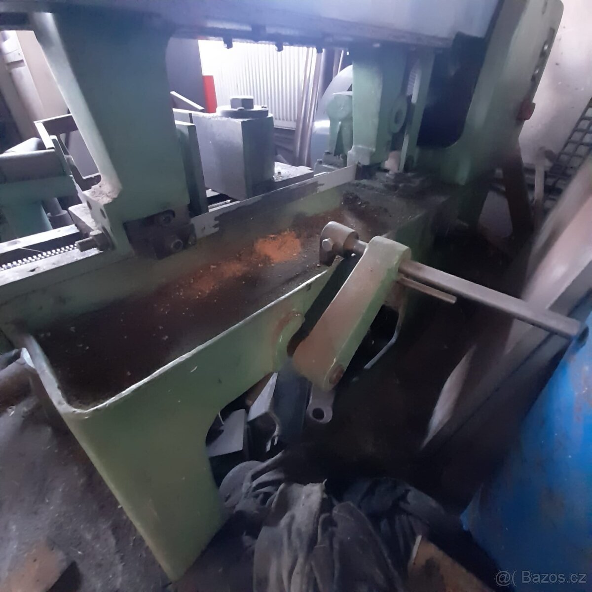 Pila na kov - 3