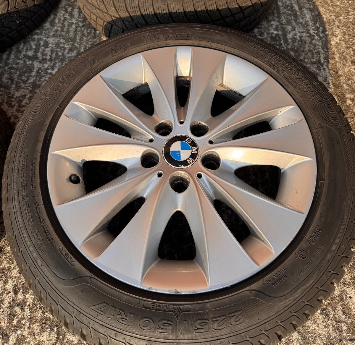 Originál BMW kola R17 na zimních pneu 225/50 R17 - 3