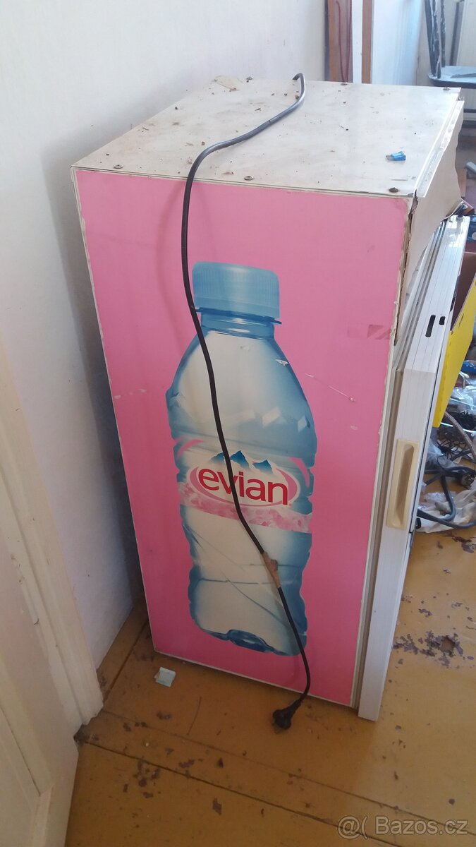 Prodám prosklenou lednici malou - 3