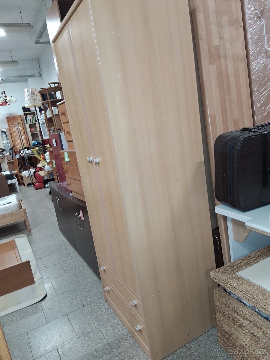 Šatní skříň buk s šuplíky - 3