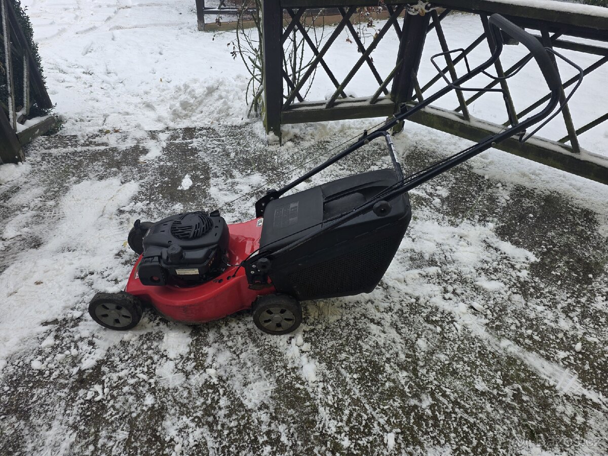 Sekačka na trávu Mountfield - 3