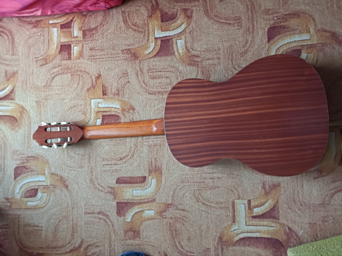 Amada classic guitar - 3