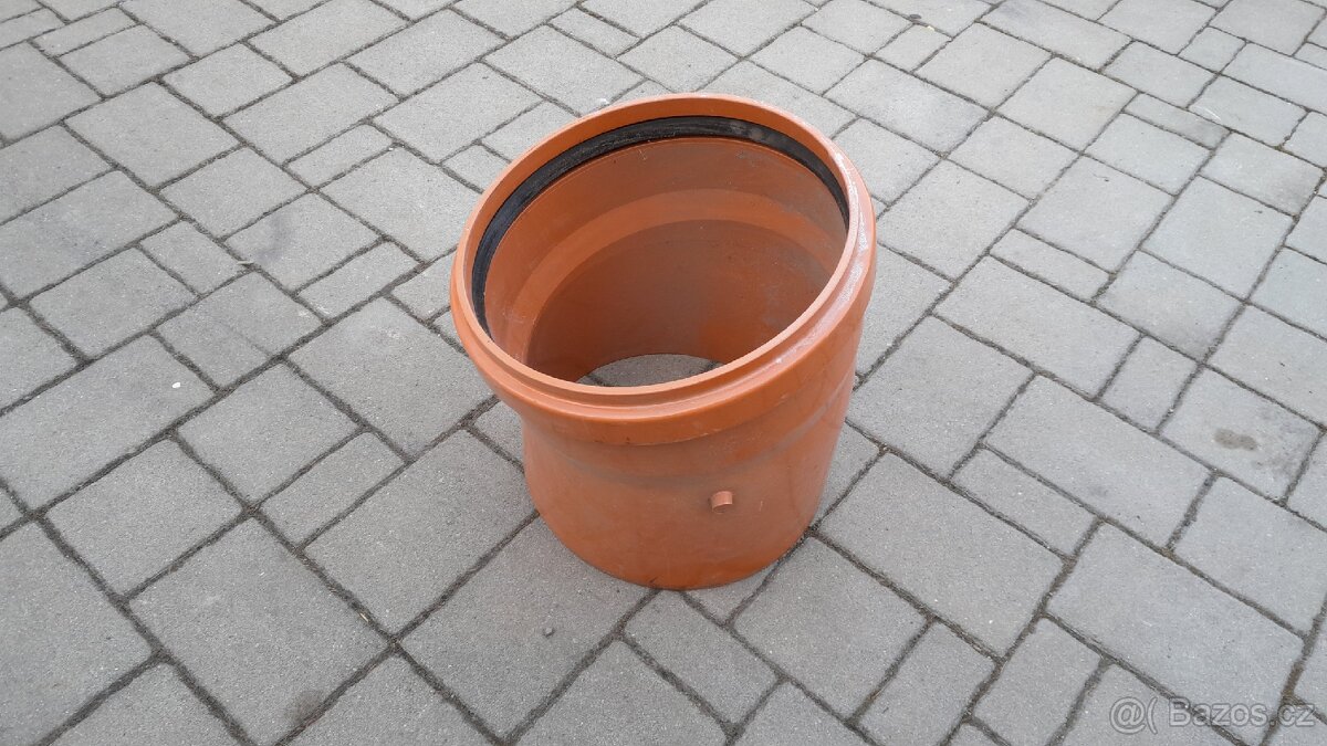 Kolena KGEM DN 300/15 a DN 200/45 - 3