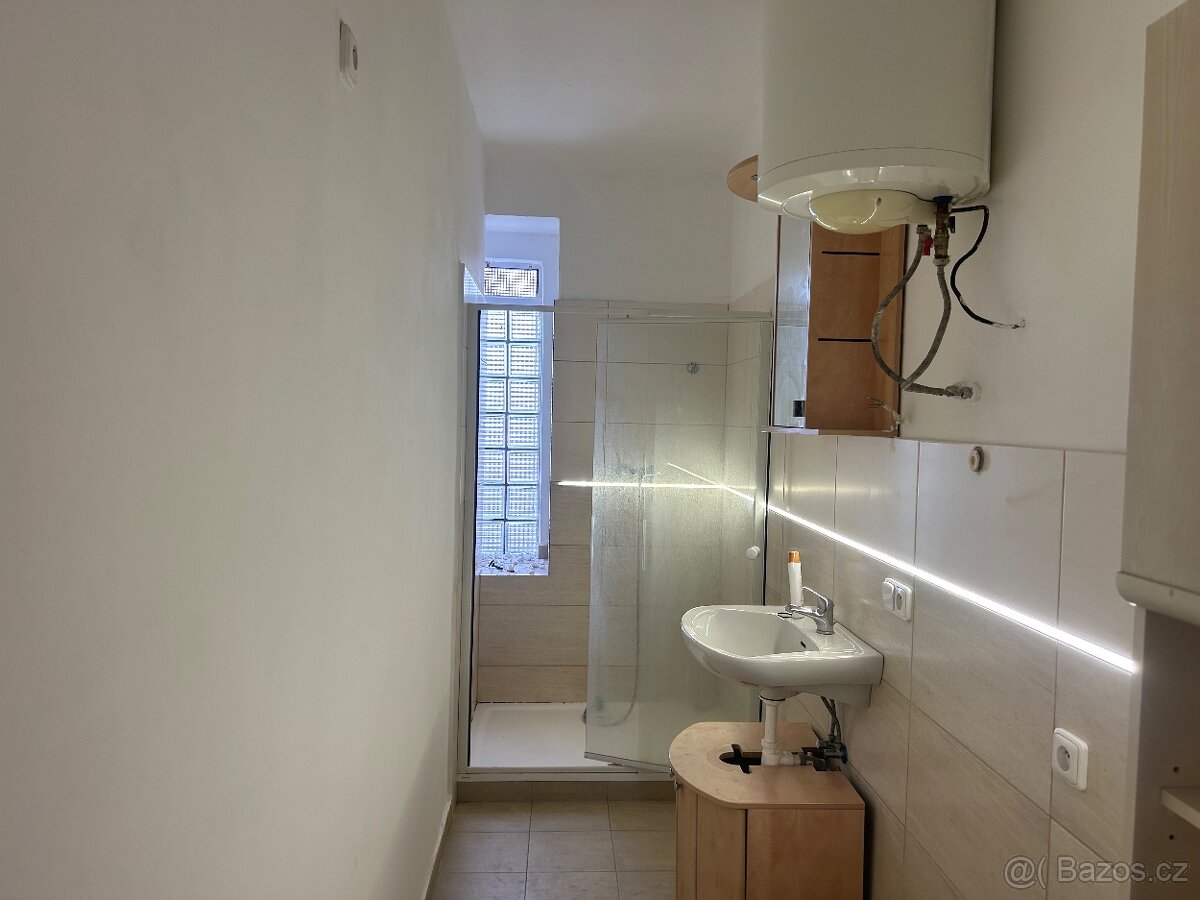 Byt 2 kk k pronájmu - 3