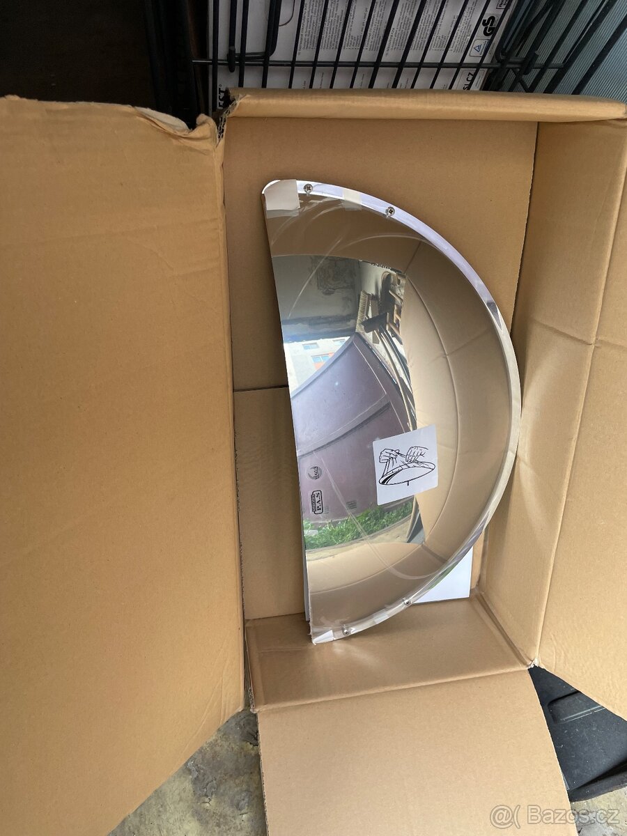 Zrcadlo. - 3