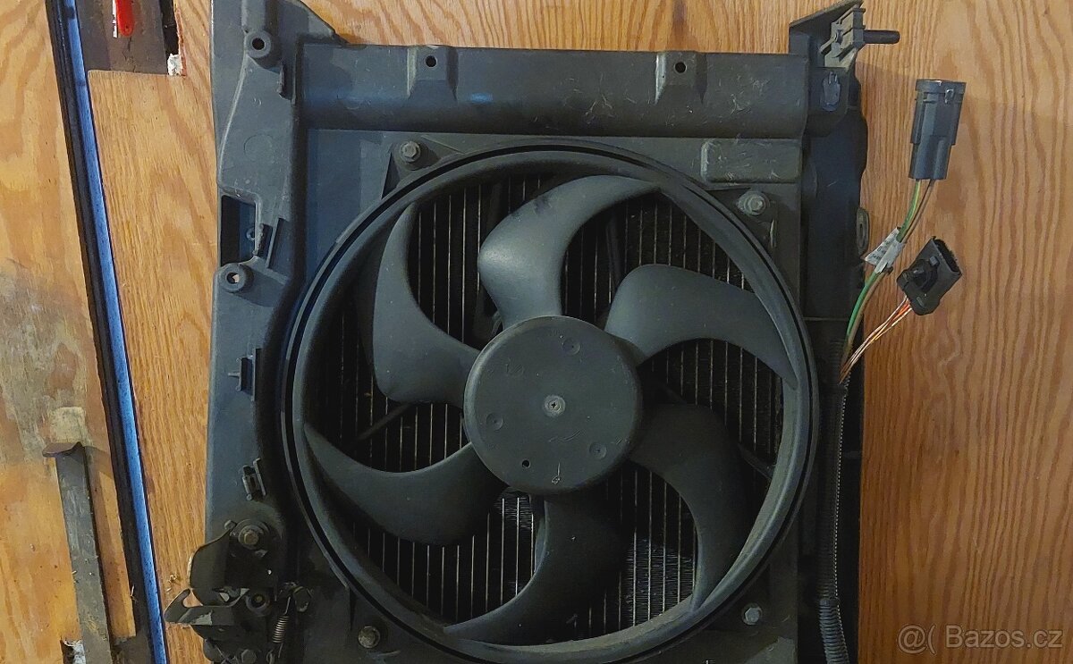 Peugeot 307 kompletní chladičová stěna včetně chladičů. - 3