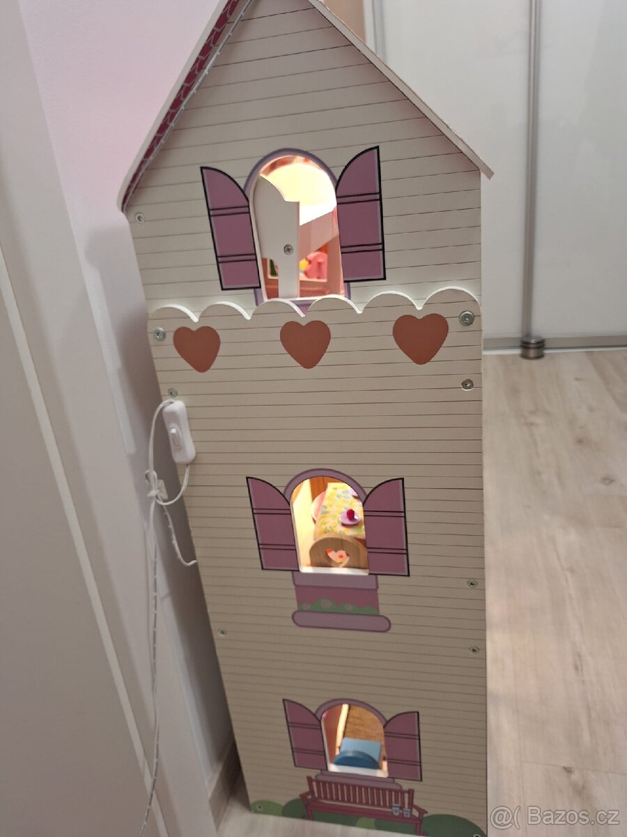 Dřevěný domeček pro panenky - 3