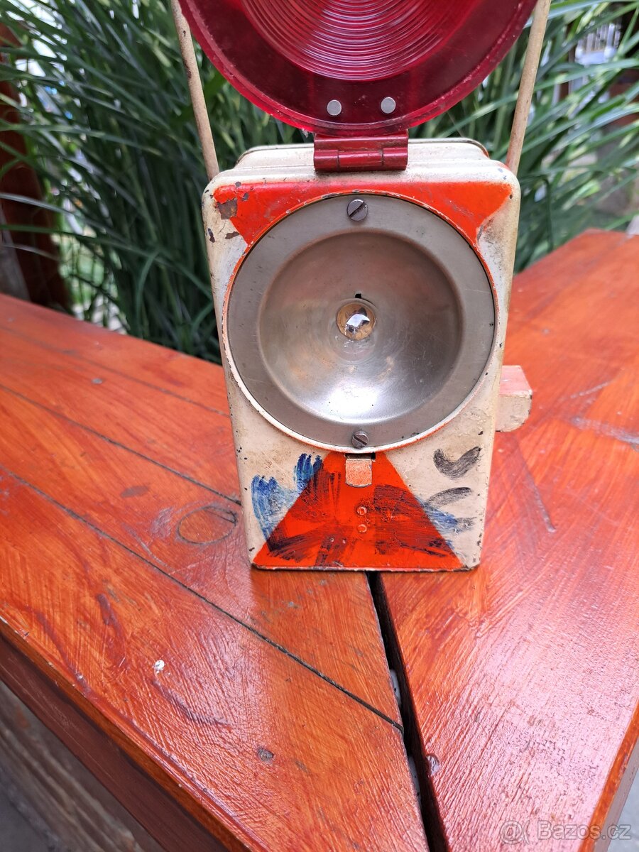 Ž E L E Z N I Č I A R S K A Lampa. - 3