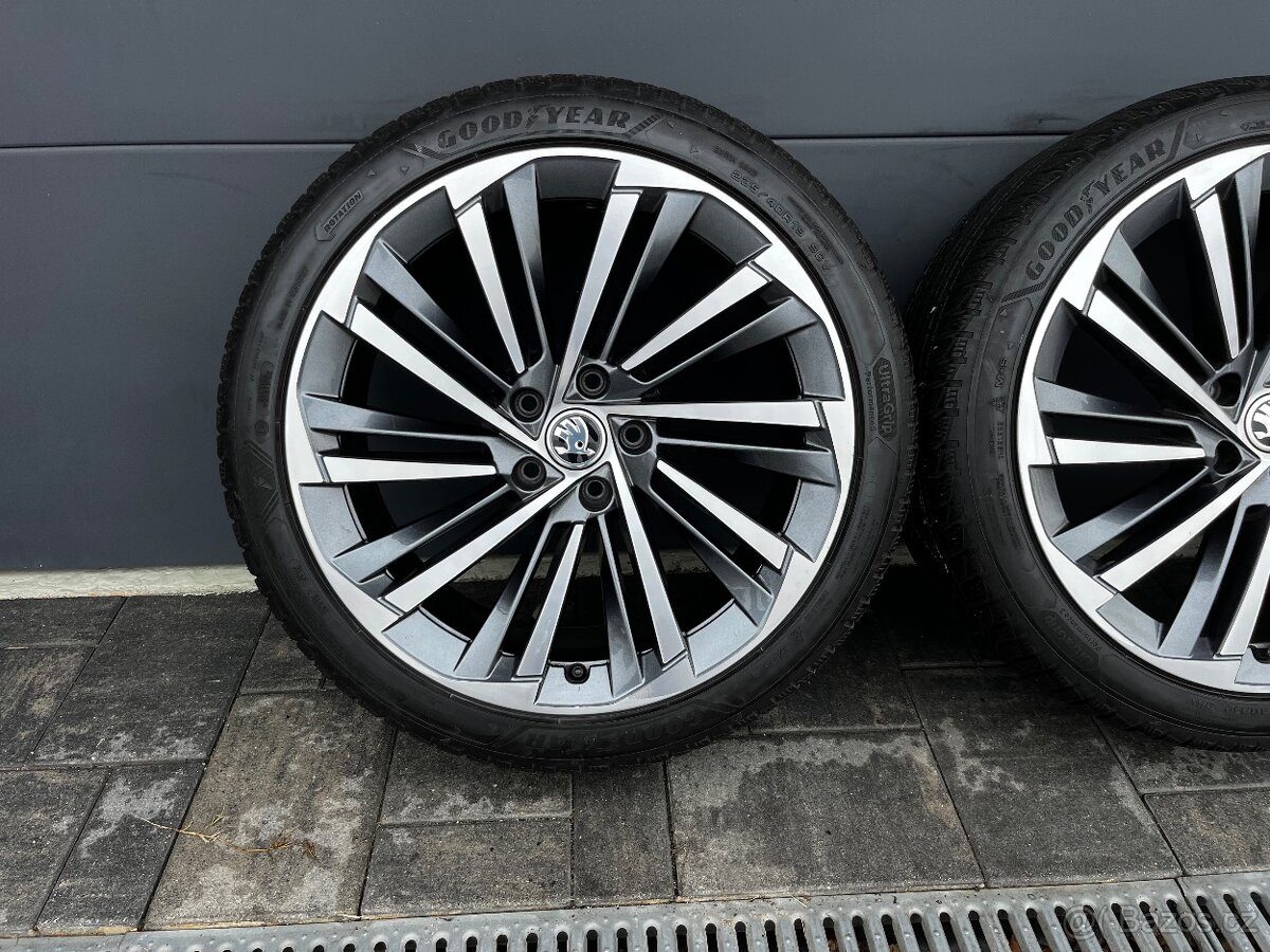 Zimní originál Škoda Superb 235/40 r19 - 3