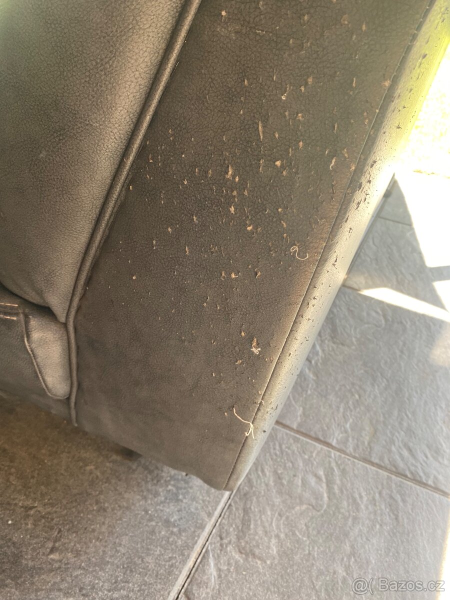 Koženková černá sedačka - 3