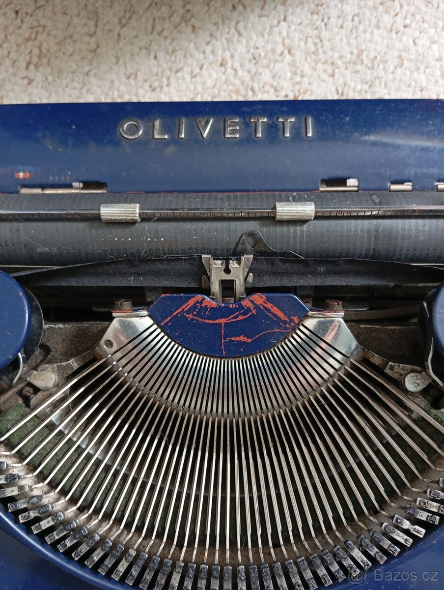 Psací stroj Olivetti s českou klávesnicí - 3