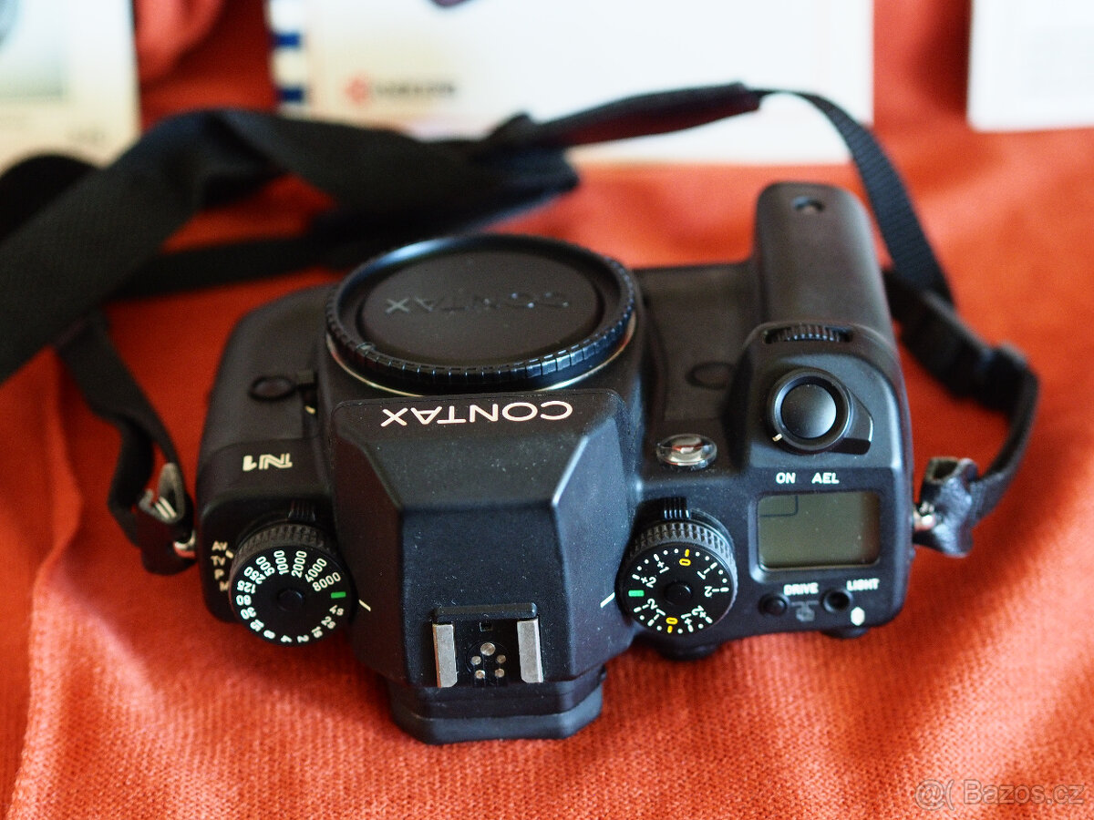 Prodám kinofilmovou zrcadlovku Contax N1 s příslušenstvím - 3