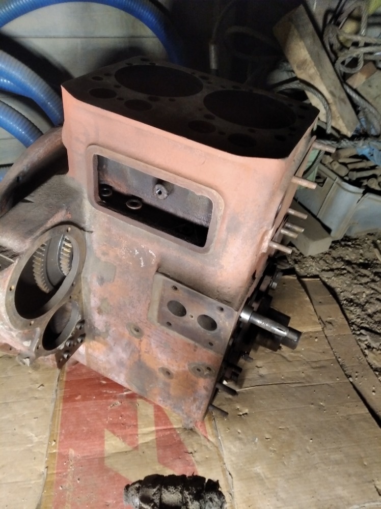 Prodám umytý čistý blok motoru na ZETOR25 - 3