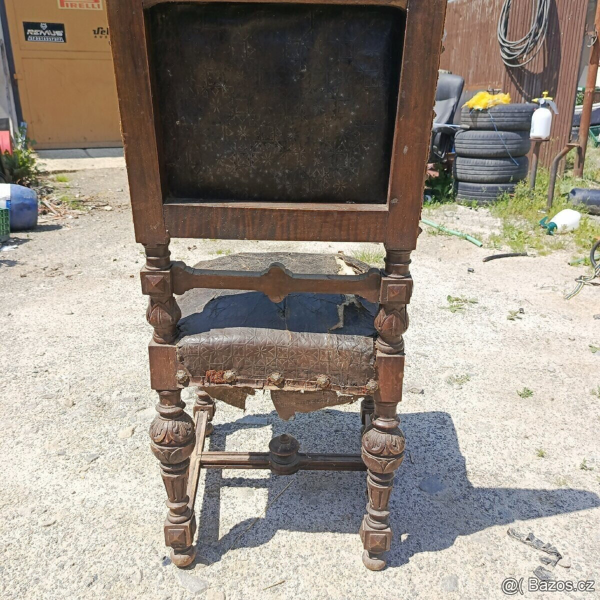 židle z hradu 300 let staré - 3