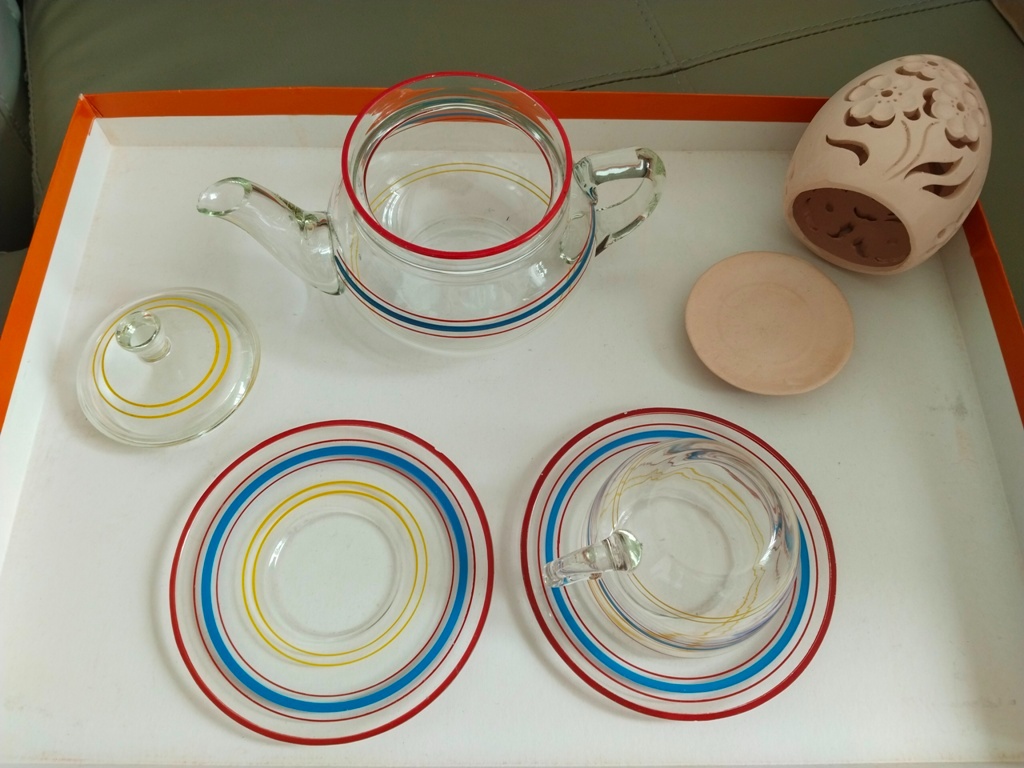 Skleněná konvička,2 podšálky,1 hrníček,ker.dekorace-Z DĚDICT - 3