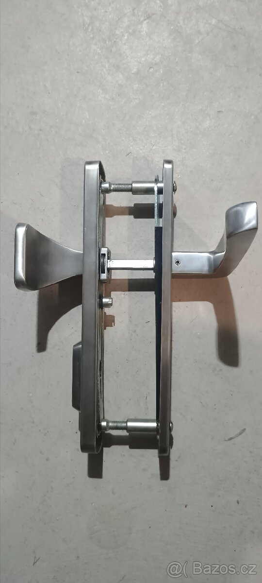 Bezpečnostní kování dveří - 3