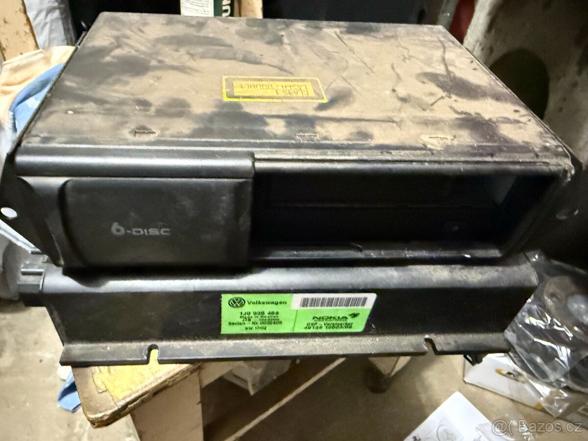 Golf 4 1J0 035 456 zesilovač - 3