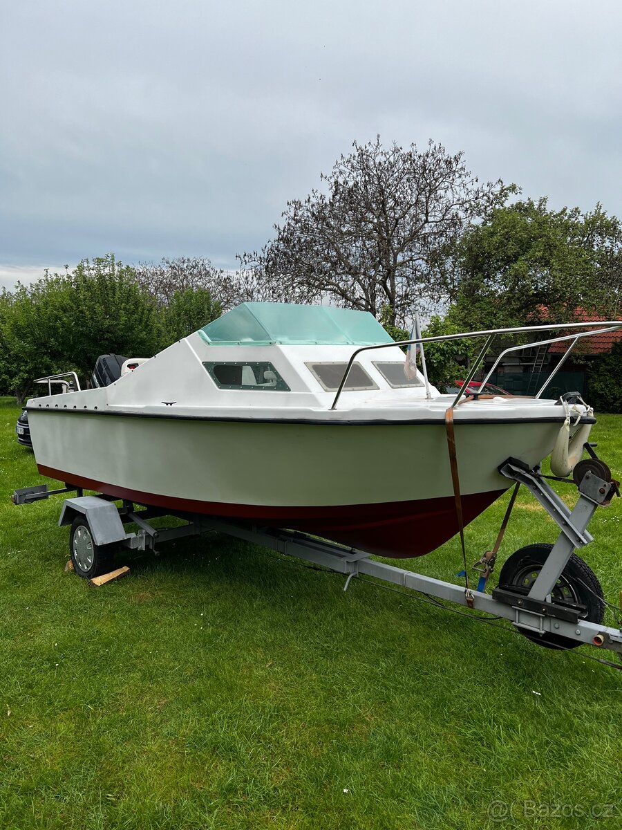 Kajutová motorový člun - 3