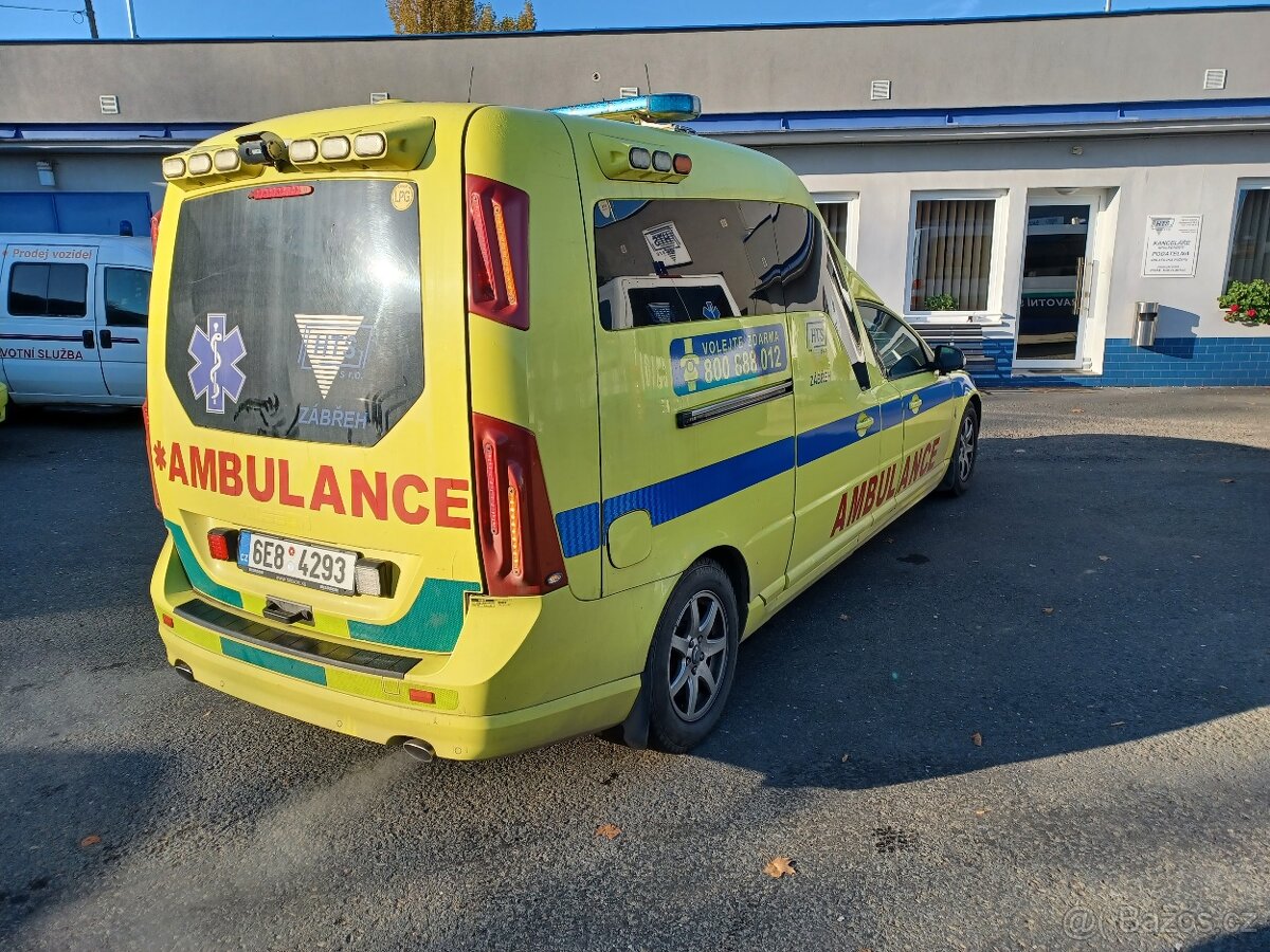 Volvo V70 AWD ambulance - 3