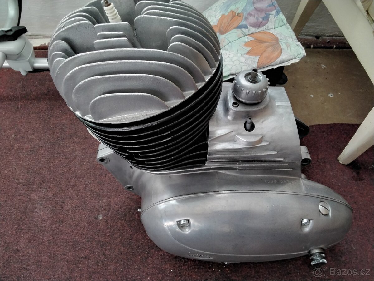 Motor jawa 250 559 - 3