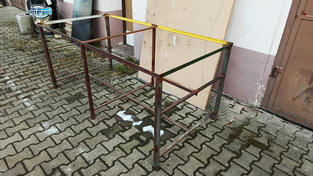 Dílensky velky stůl s deskou. - 3