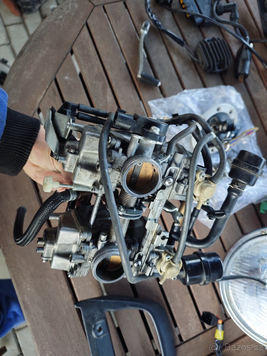 Suzuki GS 500 - díly - karburátory - 3