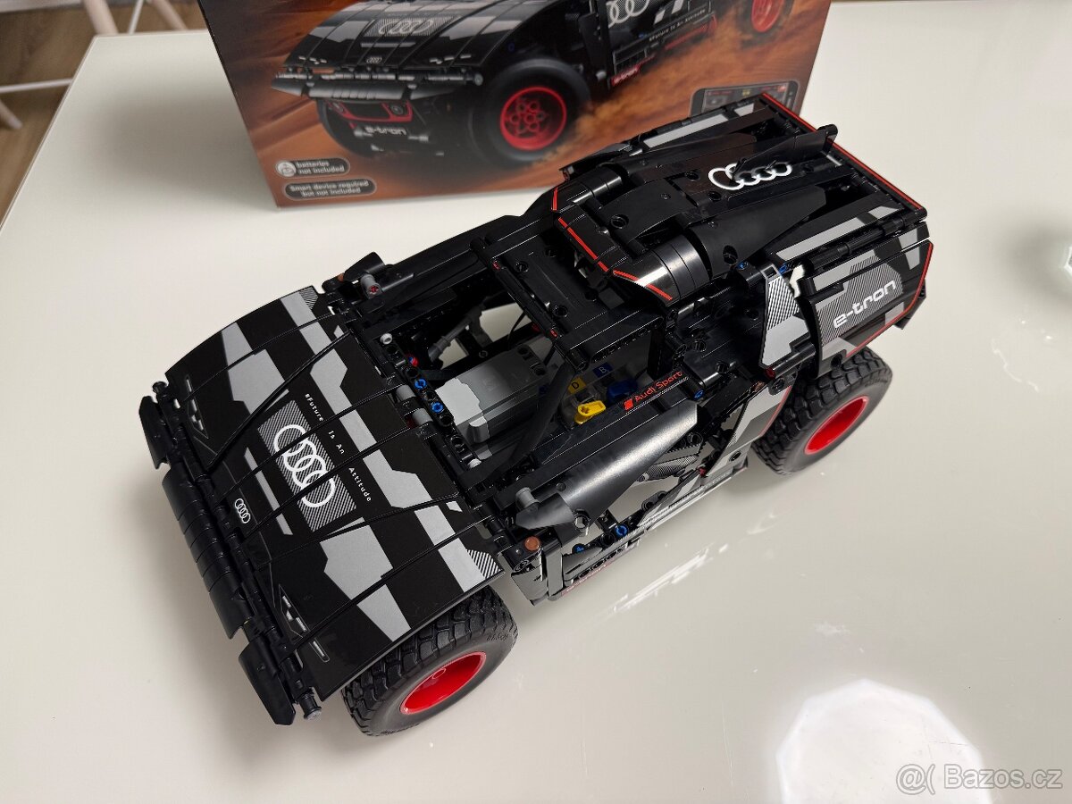 LEGO Technic 42160 - Audi RS Q e-tron - 3