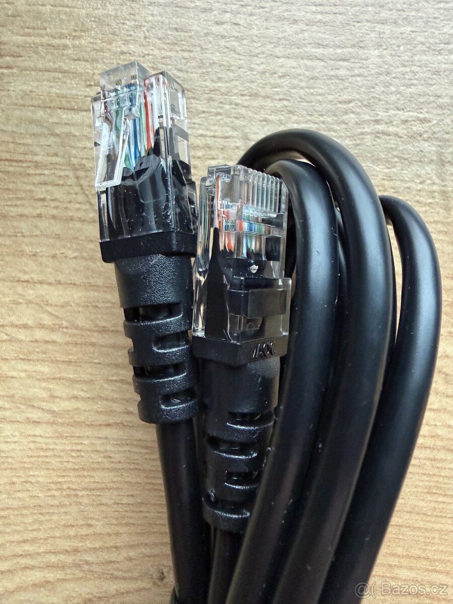Kvalitní černý Ethernetový/LAN kabel (RJ-45) - 3