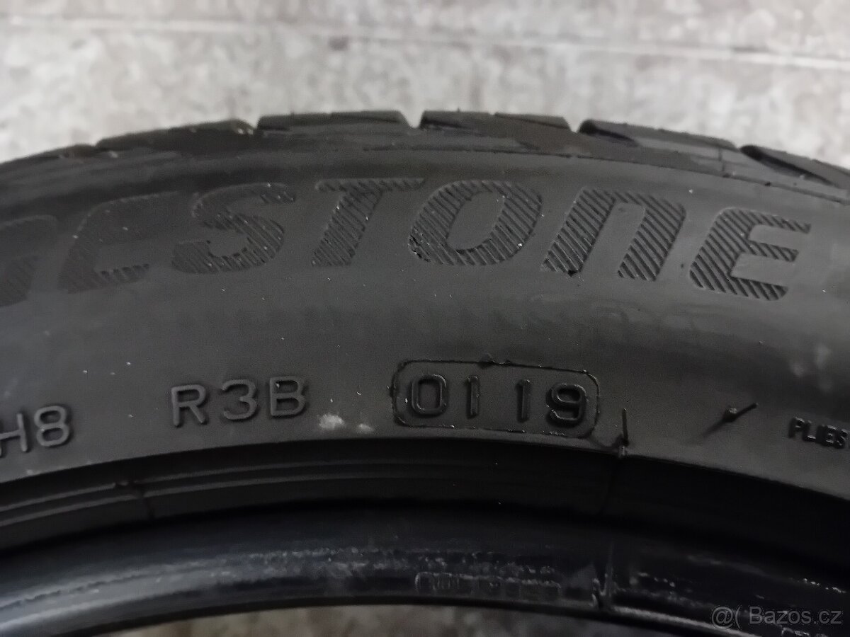 225/45/17 - 3