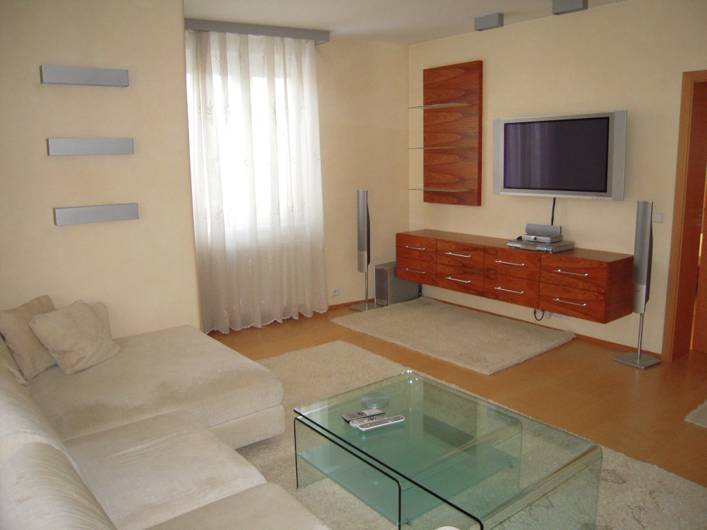 Pronájem zrekonstruovaného bytu 3+kk s balkonem Zlín Obeciny - 3