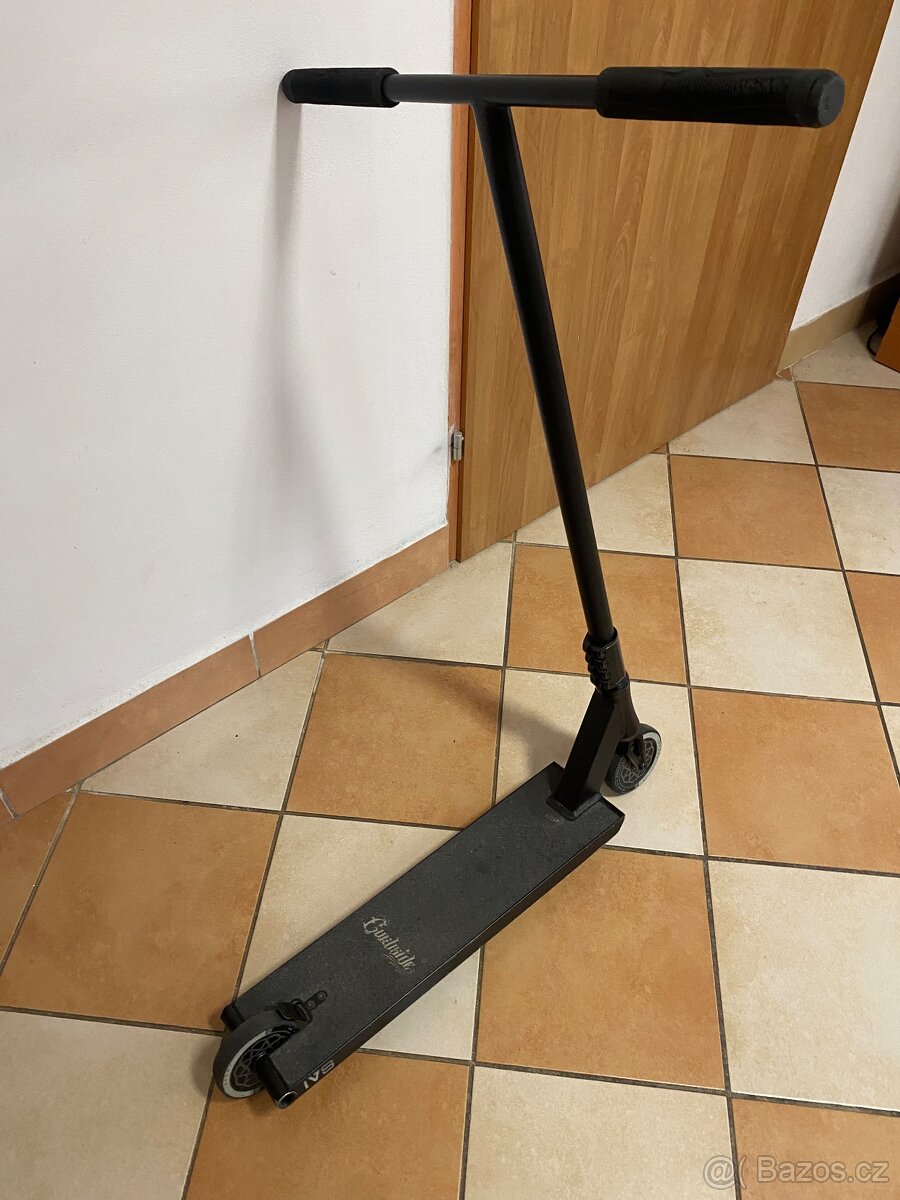 Freestyle koloběžka Invert Curbside Street L – černá - 3