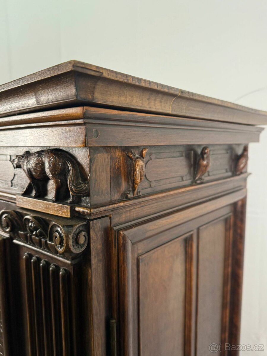Starožitná vyřezávaná skříň (135030) - 3