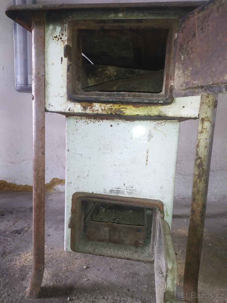 Kamna na dřevo nebo uhlí. - 3