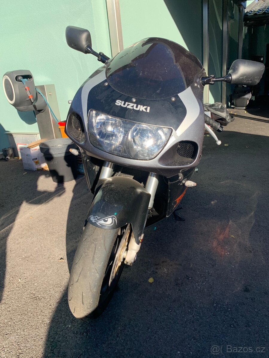 Suzuki GSX R750 stříkačka - 3