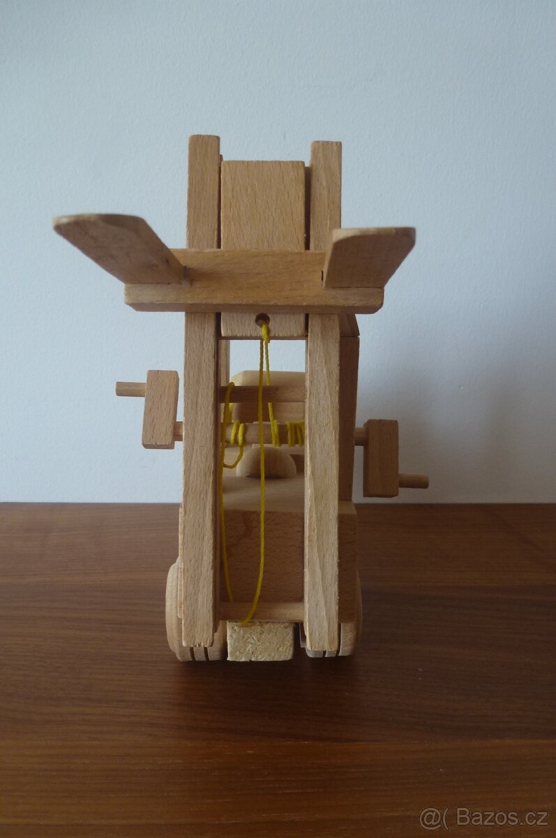 Dřevěné auto se zdvihací plošinou - 3