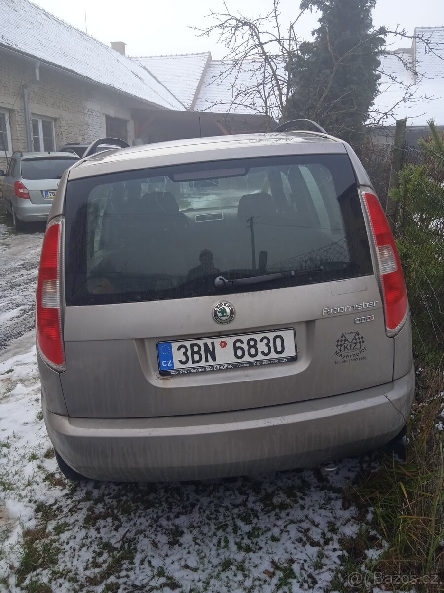 Skoda Roomster 1.2 , dvě auta - 3