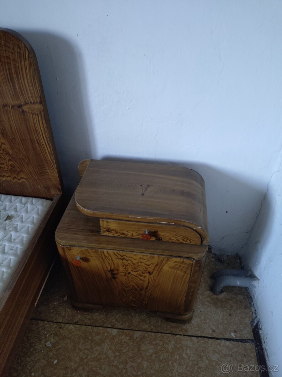 Starý nábytek - 3